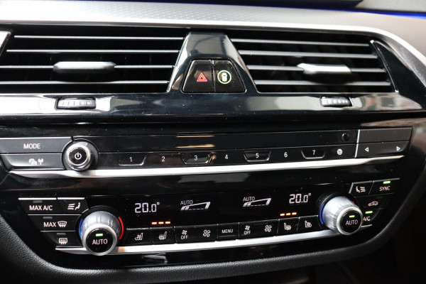 BMW 5 Serie Sedan 530i High Executive M Sport Pakket Automaat / Live Cockpit Professional / Active Protection / Laserlicht / Hifi / Driving Assistant Professional / Stoelventilatie / 19 Inch / Shadow Line / Comfortstoelen / Parkeerhulpsysteem Plus