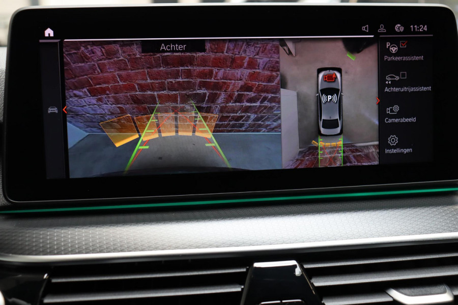 BMW 5 Serie Sedan 530i High Executive M Sport Pakket Automaat / Live Cockpit Professional / Active Protection / Laserlicht / Hifi / Driving Assistant Professional / Stoelventilatie / 19 Inch / Shadow Line / Comfortstoelen / Parkeerhulpsysteem Plus