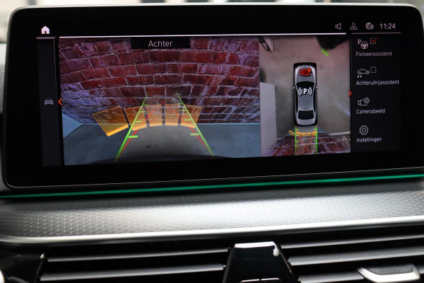 BMW 5 Serie Sedan 530i High Executive M Sport Pakket Automaat / Live Cockpit Professional / Active Protection / Laserlicht / Hifi / Driving Assistant Professional / Stoelventilatie / 19 Inch / Shadow Line / Comfortstoelen / Parkeerhulpsysteem Plus