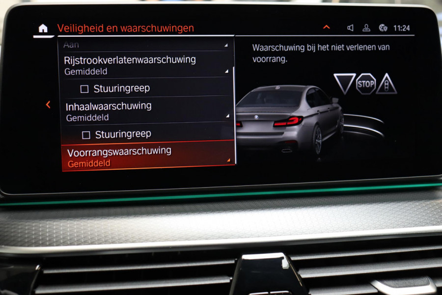 BMW 5 Serie Sedan 530i High Executive M Sport Pakket Automaat / Live Cockpit Professional / Active Protection / Laserlicht / Hifi / Driving Assistant Professional / Stoelventilatie / 19 Inch / Shadow Line / Comfortstoelen / Parkeerhulpsysteem Plus