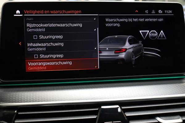 BMW 5 Serie Sedan 530i High Executive M Sport Pakket Automaat / Live Cockpit Professional / Active Protection / Laserlicht / Hifi / Driving Assistant Professional / Stoelventilatie / 19 Inch / Shadow Line / Comfortstoelen / Parkeerhulpsysteem Plus