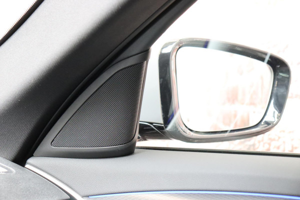 BMW 5 Serie Sedan 530i High Executive M Sport Pakket Automaat / Live Cockpit Professional / Active Protection / Laserlicht / Hifi / Driving Assistant Professional / Stoelventilatie / 19 Inch / Shadow Line / Comfortstoelen / Parkeerhulpsysteem Plus