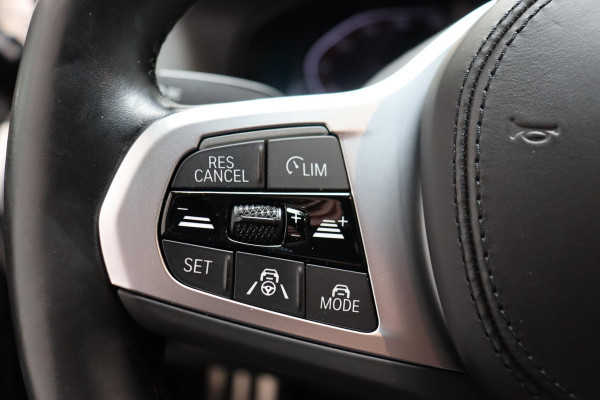 BMW 5 Serie Sedan 530i High Executive M Sport Pakket Automaat / Live Cockpit Professional / Active Protection / Laserlicht / Hifi / Driving Assistant Professional / Stoelventilatie / 19 Inch / Shadow Line / Comfortstoelen / Parkeerhulpsysteem Plus