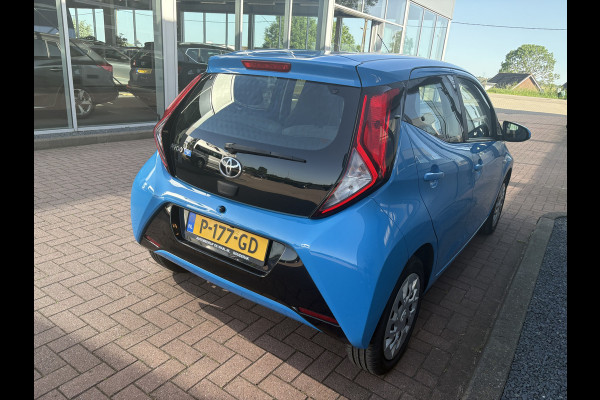 Toyota Aygo 1.0 VVT-i X-Play Automaat 5-drs. CAMERA/CARPLAY/MEDIA/LIMITER