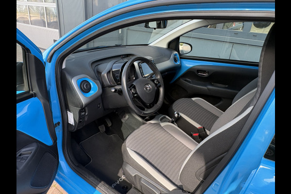 Toyota Aygo 1.0 VVT-i X-Play Automaat 5-drs. CAMERA/CARPLAY/MEDIA/LIMITER