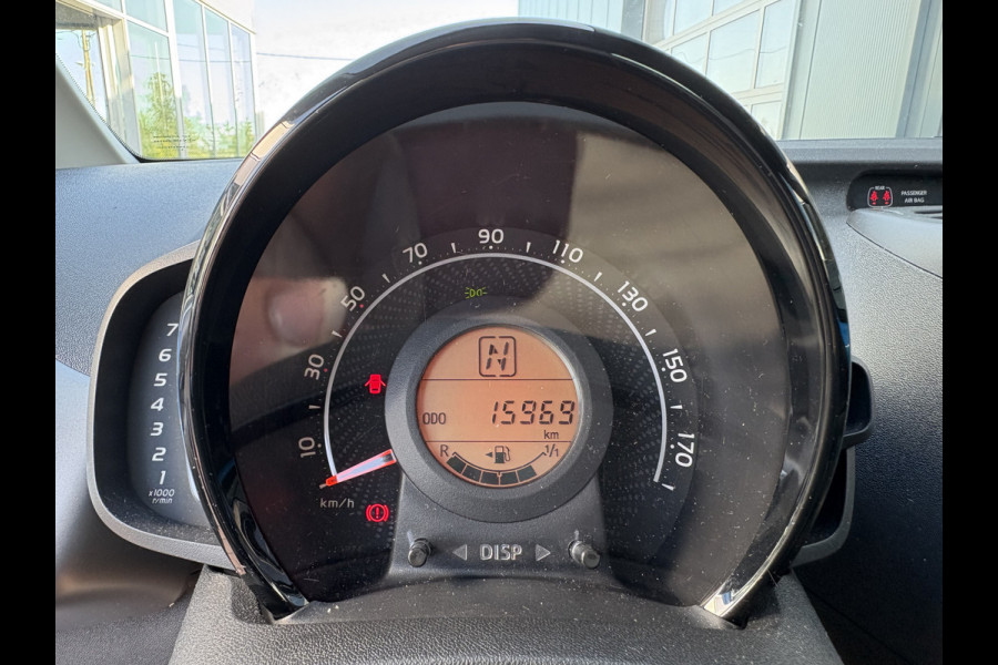 Toyota Aygo 1.0 VVT-i X-Play Automaat 5-drs. CAMERA/CARPLAY/MEDIA/LIMITER