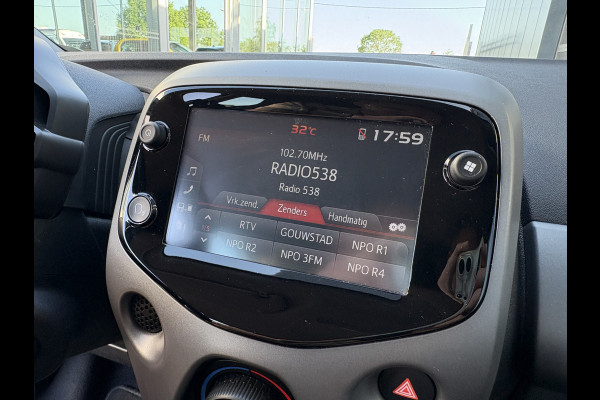 Toyota Aygo 1.0 VVT-i X-Play Automaat 5-drs. CAMERA/CARPLAY/MEDIA/LIMITER