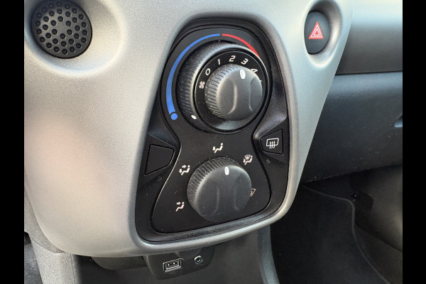 Toyota Aygo 1.0 VVT-i X-Play Automaat 5-drs. CAMERA/CARPLAY/MEDIA/LIMITER