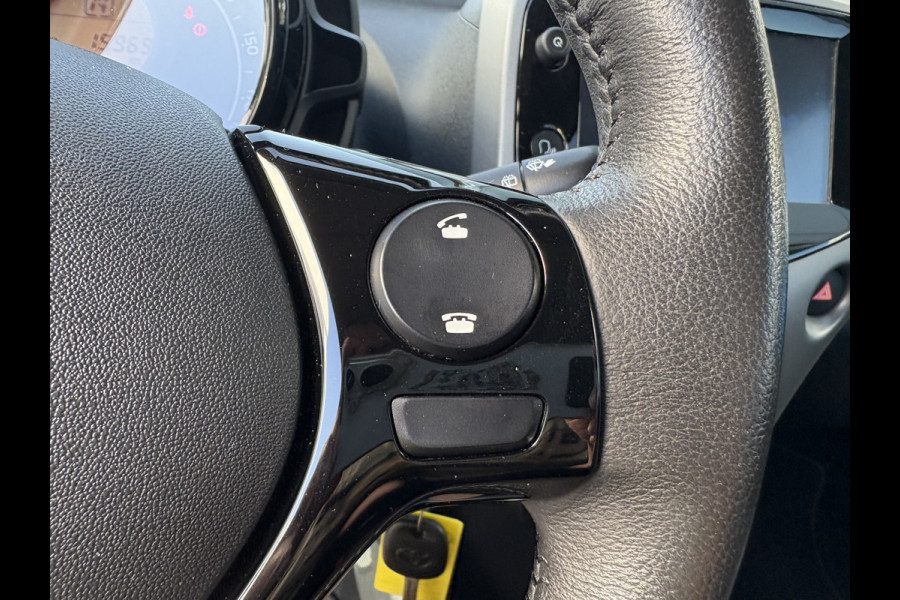 Toyota Aygo 1.0 VVT-i X-Play Automaat 5-drs. CAMERA/CARPLAY/MEDIA/LIMITER