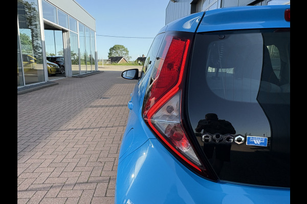 Toyota Aygo 1.0 VVT-i X-Play Automaat 5-drs. CAMERA/CARPLAY/MEDIA/LIMITER