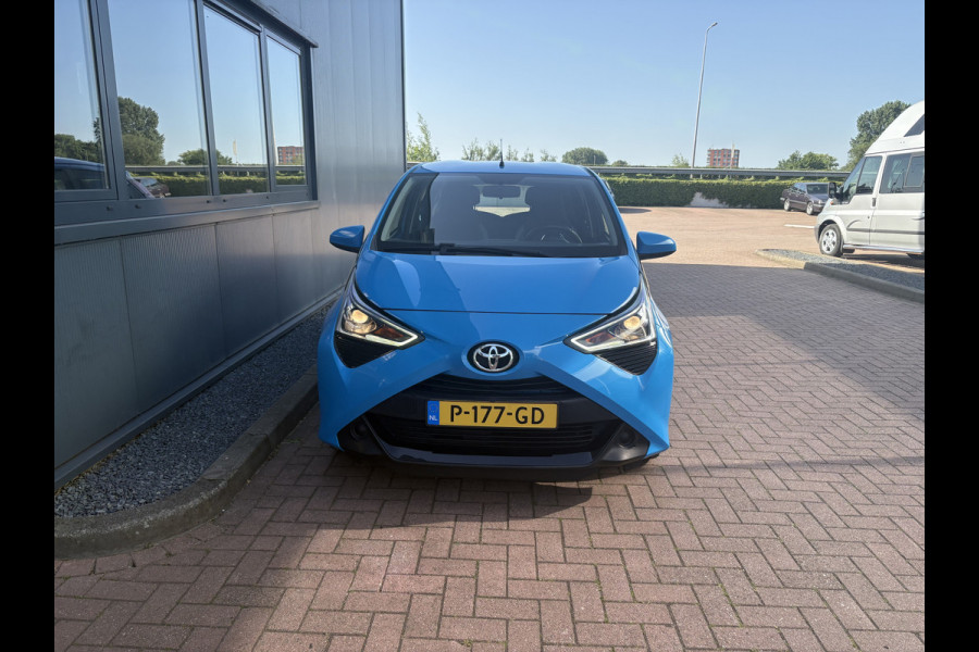 Toyota Aygo 1.0 VVT-i X-Play Automaat 5-drs. CAMERA/CARPLAY/MEDIA/LIMITER