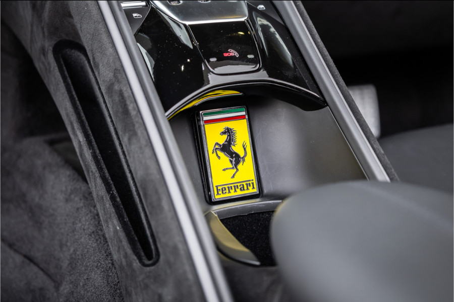 Ferrari Roma Spider 3.9 V8 - Nero Daytona | Full Carbon | Passenger Display | JBL | 360 Camera | Memory
