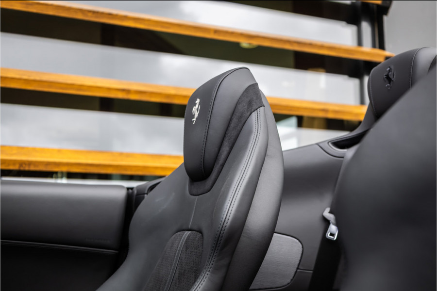 Ferrari Roma Spider 3.9 V8 - Nero Daytona | Full Carbon | Passenger Display | JBL | 360 Camera | Memory