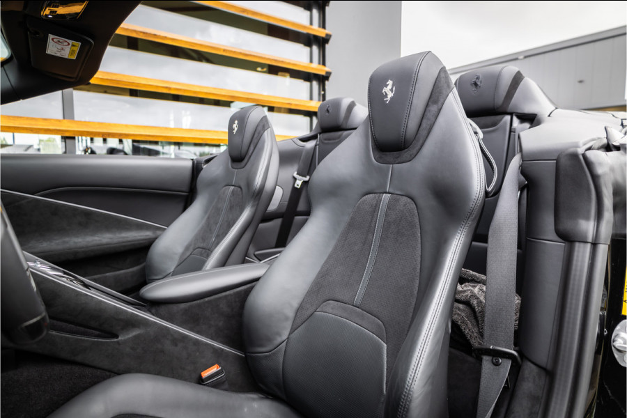 Ferrari Roma Spider 3.9 V8 - Nero Daytona | Full Carbon | Passenger Display | JBL | 360 Camera | Memory