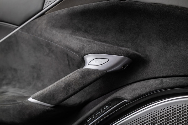 Ferrari Roma Spider 3.9 V8 - Nero Daytona | Full Carbon | Passenger Display | JBL | 360 Camera | Memory