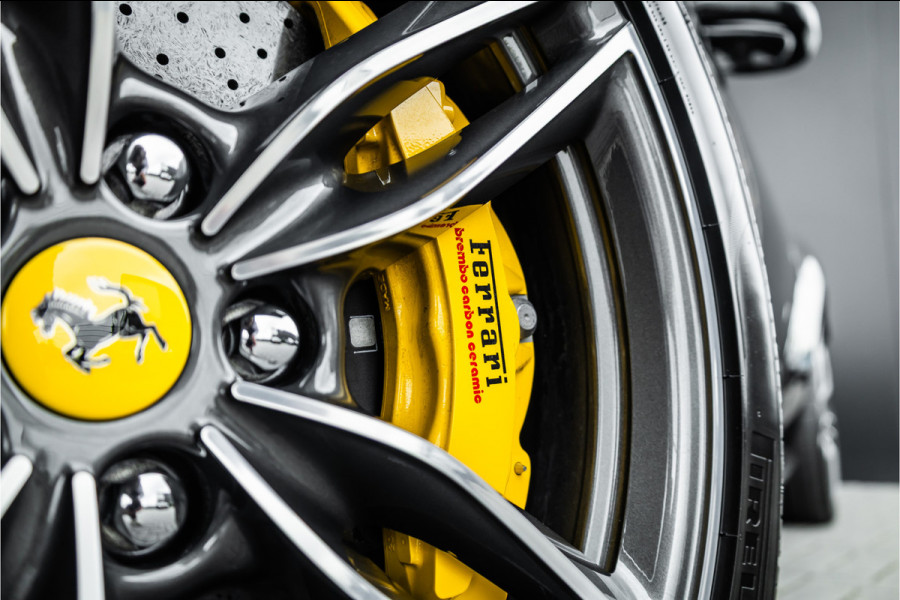 Ferrari Roma Spider 3.9 V8 - Nero Daytona | Full Carbon | Passenger Display | JBL | 360 Camera | Memory