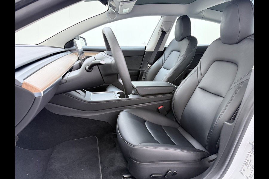 Tesla Model 3 RWD Plus SOH 92.9% Warmtepomp LFP Accu Lmv 19" Panoramadak Leder Navi Ecc Camera's Adap.Cruise Stoel+Stuurverwarming Elek.Achterklep Elek.Stoelen+Memory Led Draadloze telefoonlader 1e Eigenaar Origineel Nederlandse Auto