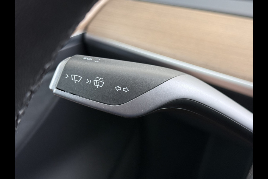 Tesla Model 3 RWD Plus SOH 92.9% Warmtepomp LFP Accu Lmv 19" Panoramadak Leder Navi Ecc Camera's Adap.Cruise Stoel+Stuurverwarming Elek.Achterklep Elek.Stoelen+Memory Led Draadloze telefoonlader 1e Eigenaar Origineel Nederlandse Auto