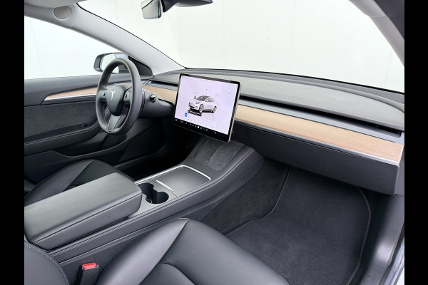 Tesla Model 3 RWD Plus SOH 92.9% Warmtepomp LFP Accu Lmv 19" Panoramadak Leder Navi Ecc Camera's Adap.Cruise Stoel+Stuurverwarming Elek.Achterklep Elek.Stoelen+Memory Led Draadloze telefoonlader 1e Eigenaar Origineel Nederlandse Auto