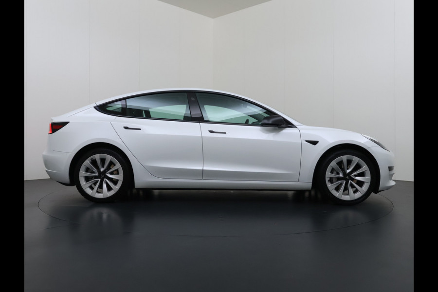 Tesla Model 3 RWD Plus SOH 92.9% Warmtepomp LFP Accu Lmv 19" Panoramadak Leder Navi Ecc Camera's Adap.Cruise Stoel+Stuurverwarming Elek.Achterklep Elek.Stoelen+Memory Led Draadloze telefoonlader 1e Eigenaar Origineel Nederlandse Auto