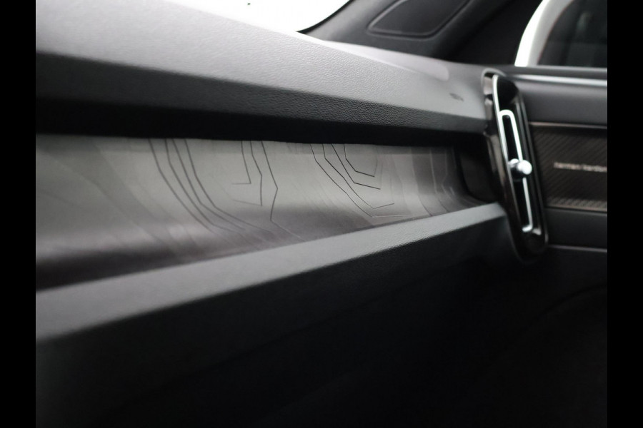 Volvo C40 RECHARGE ULTIMATE 69 kWh + 20 INCH | PANORAMA | 360 CAMERA | HARMAN/KARDON | ADAPTIVE CRUISE