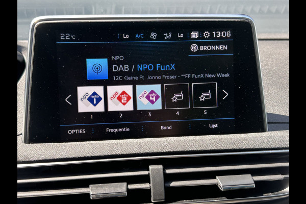 Peugeot 3008 BWJ 2021 | 1.2T 131PK Premium Av. AUTOMAAT | TREKHAAK | PANO SCHUIFDAK | 19'' LMV | CARPLAY | NAVI | CLIMA | AGR | LEDER/STOF | PDC | STOELVERW |