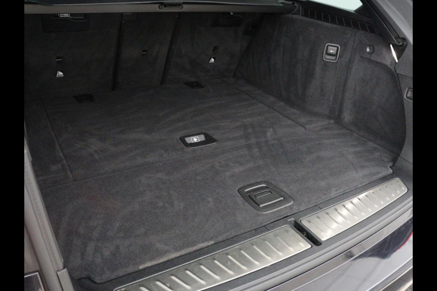 BMW 5 Serie 520i M Sport | Head-Up | Leder | Stoelverwarming | Camera | Sportstoelen | Park Assist | Carplay | Sfeerverlichting | Navigatie | Cruise control | Memory | Climate control | 19'' | Bluetooth