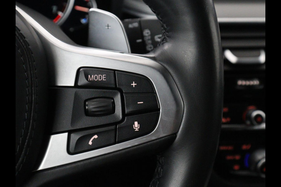 BMW 5 Serie 520i M Sport | Head-Up | Leder | Stoelverwarming | Camera | Sportstoelen | Park Assist | Carplay | Sfeerverlichting | Navigatie | Cruise control | Memory | Climate control | 19'' | Bluetooth