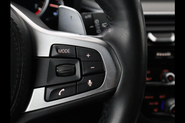 BMW 5 Serie 520i M Sport | Head-Up | Leder | Stoelverwarming | Camera | Sportstoelen | Park Assist | Carplay | Sfeerverlichting | Navigatie | Cruise control | Memory | Climate control | 19'' | Bluetooth