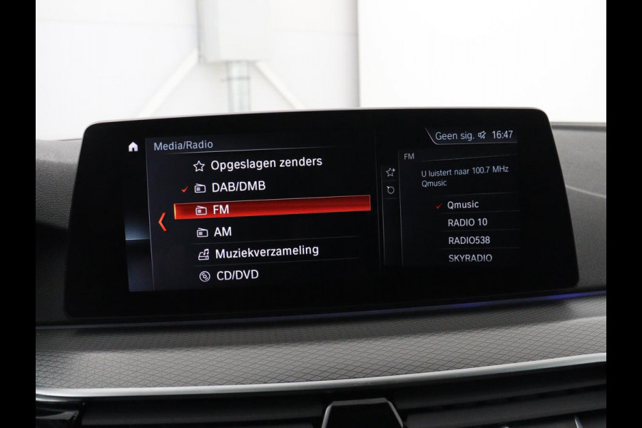 BMW 5 Serie 520i M Sport | Head-Up | Leder | Stoelverwarming | Camera | Sportstoelen | Park Assist | Carplay | Sfeerverlichting | Navigatie | Cruise control | Memory | Climate control | 19'' | Bluetooth