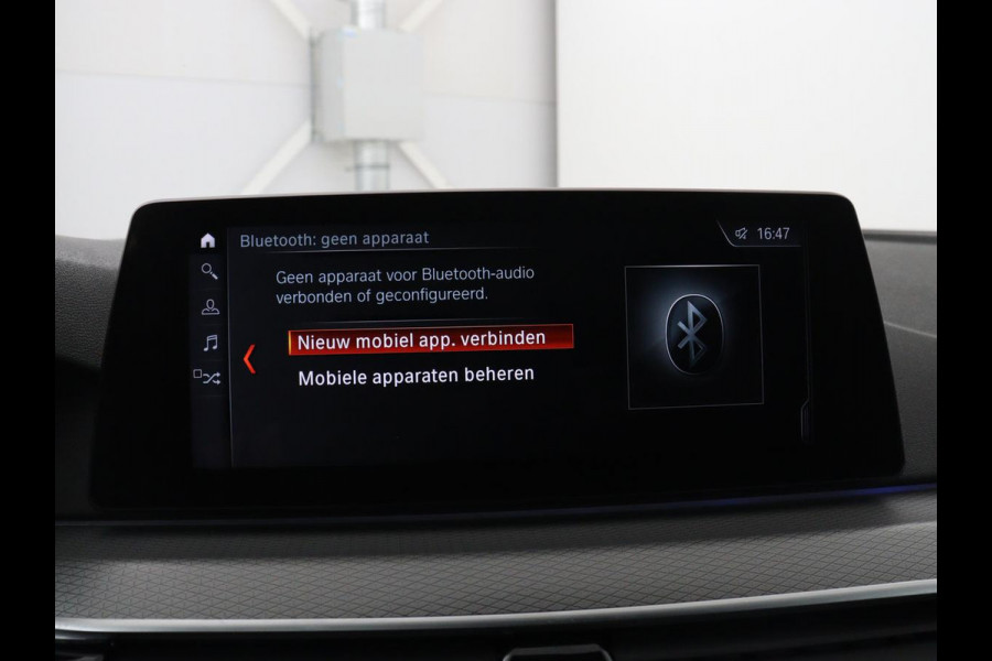 BMW 5 Serie 520i M Sport | Head-Up | Leder | Stoelverwarming | Camera | Sportstoelen | Park Assist | Carplay | Sfeerverlichting | Navigatie | Cruise control | Memory | Climate control | 19'' | Bluetooth