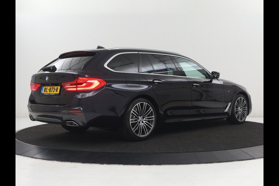 BMW 5 Serie 520i M Sport | Head-Up | Leder | Stoelverwarming | Camera | Sportstoelen | Park Assist | Carplay | Sfeerverlichting | Navigatie | Cruise control | Memory | Climate control | 19'' | Bluetooth