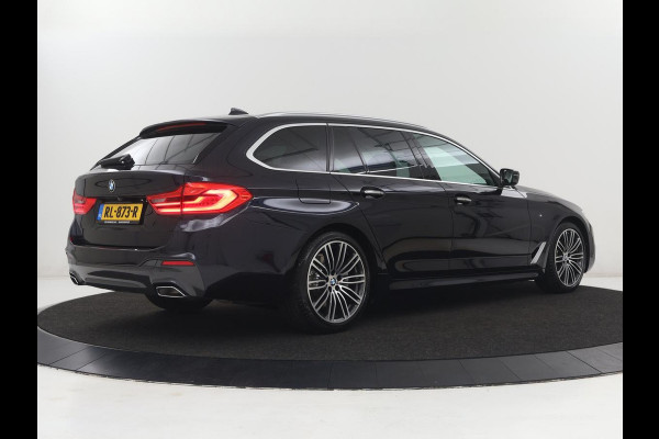 BMW 5 Serie 520i M Sport | Head-Up | Leder | Stoelverwarming | Camera | Sportstoelen | Park Assist | Carplay | Sfeerverlichting | Navigatie | Cruise control | Memory | Climate control | 19'' | Bluetooth