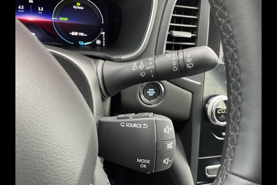 Renault Mégane Estate 1.6 E-Tech Plug-In Hybrid 160 Business Zen | Carplay/Android | PDC voor en achter | Climate | Cruise control | Lane assis Let op, rijdende auto, niet altijd aanwezig. Bel voor een afspraak!