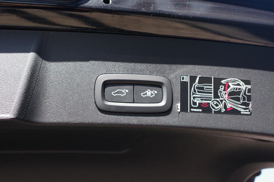 Volvo XC40 1.5 T4 211 PK Recharge Inscription, Trekhaak, Panoramadak, Harman/Kardon, 360 Camera