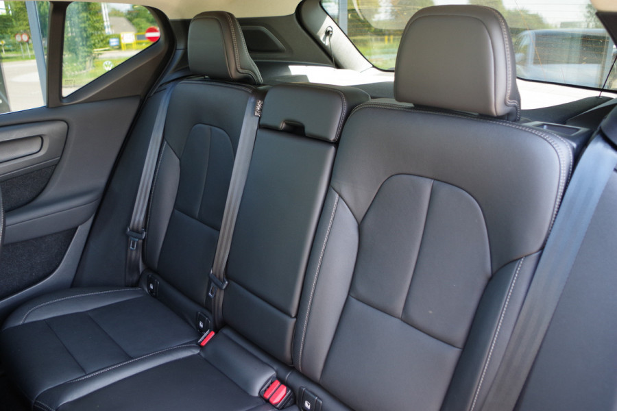 Volvo XC40 1.5 T4 211 PK Recharge Inscription, Trekhaak, Panoramadak, Harman/Kardon, 360 Camera