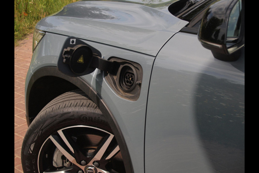 Volvo XC40 1.5 T5 Recharge R-Design | Panoramadak | Trekhaak | Harman Kardon | 360 Camera | Apple Carplay |