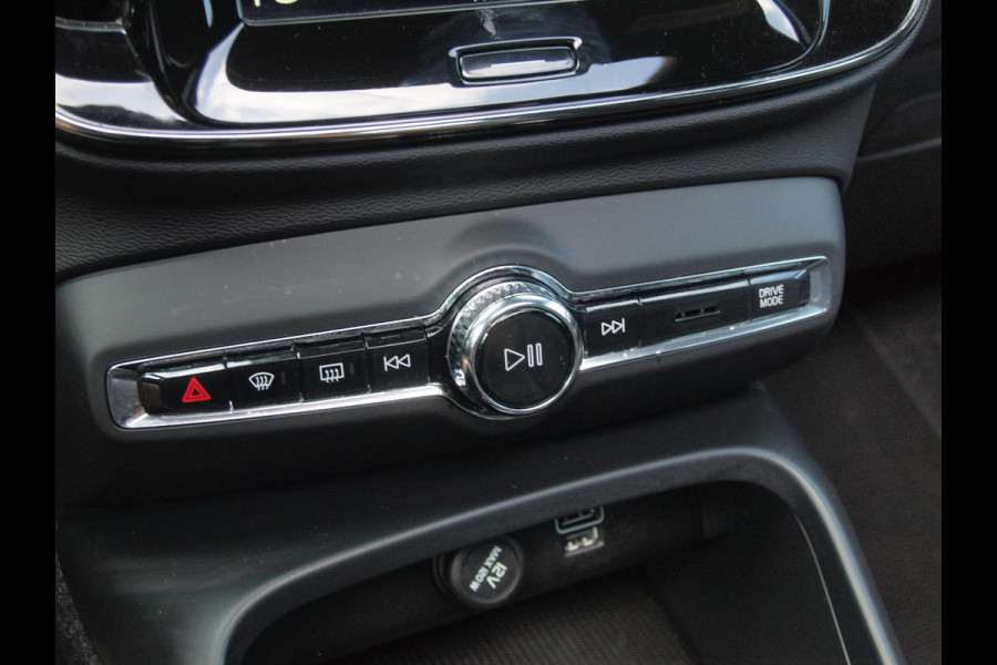 Volvo XC40 1.5 T5 Recharge R-Design | Panoramadak | Trekhaak | Harman Kardon | 360 Camera | Apple Carplay |