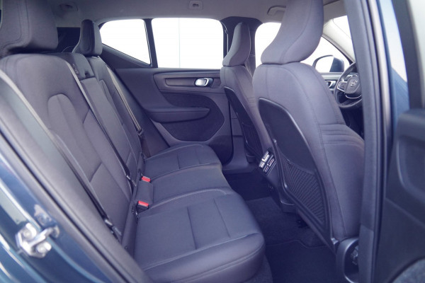 Volvo XC40 1.5 T2 Momentum / NL-Auto / 22dkm NAP / Elek. Trekhaak / Camera / Navigatie / DAB / Climate