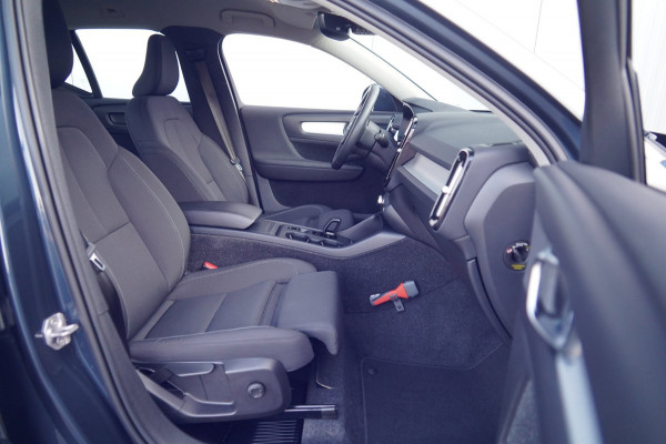 Volvo XC40 1.5 T2 Momentum / NL-Auto / 22dkm NAP / Elek. Trekhaak / Camera / Navigatie / DAB / Climate
