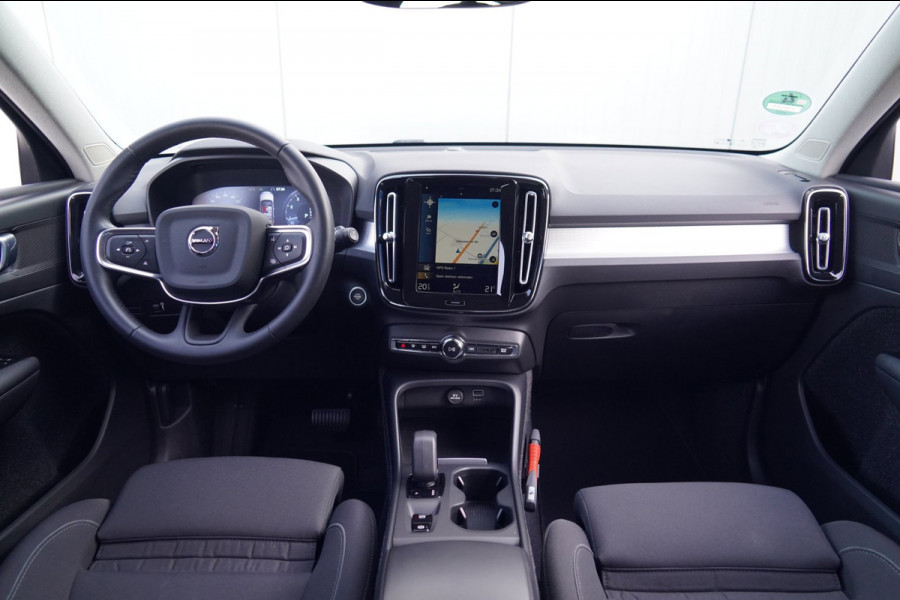 Volvo XC40 1.5 T2 Momentum / NL-Auto / 22dkm NAP / Elek. Trekhaak / Camera / Navigatie / DAB / Climate