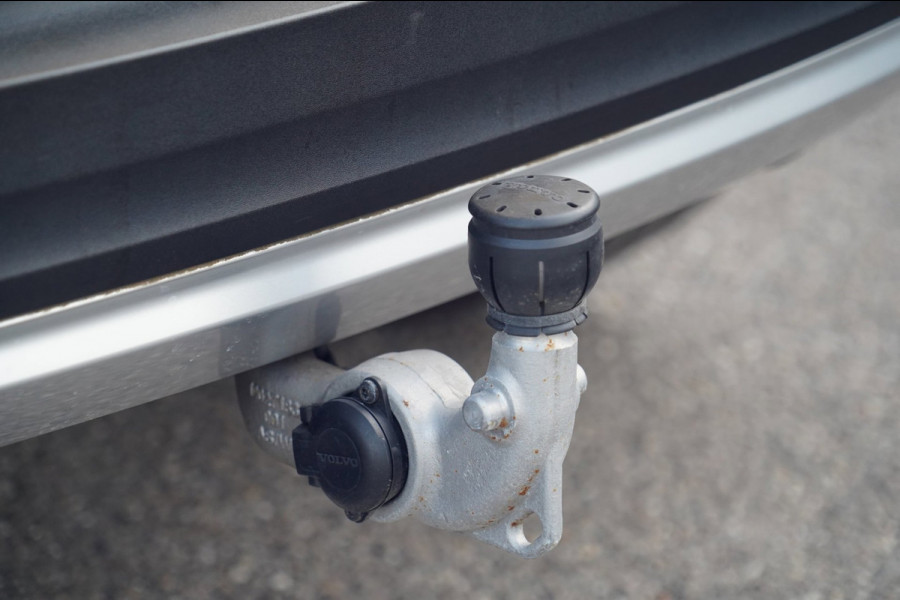 Volvo XC40 1.5 T2 Momentum / NL-Auto / 22dkm NAP / Elek. Trekhaak / Camera / Navigatie / DAB / Climate