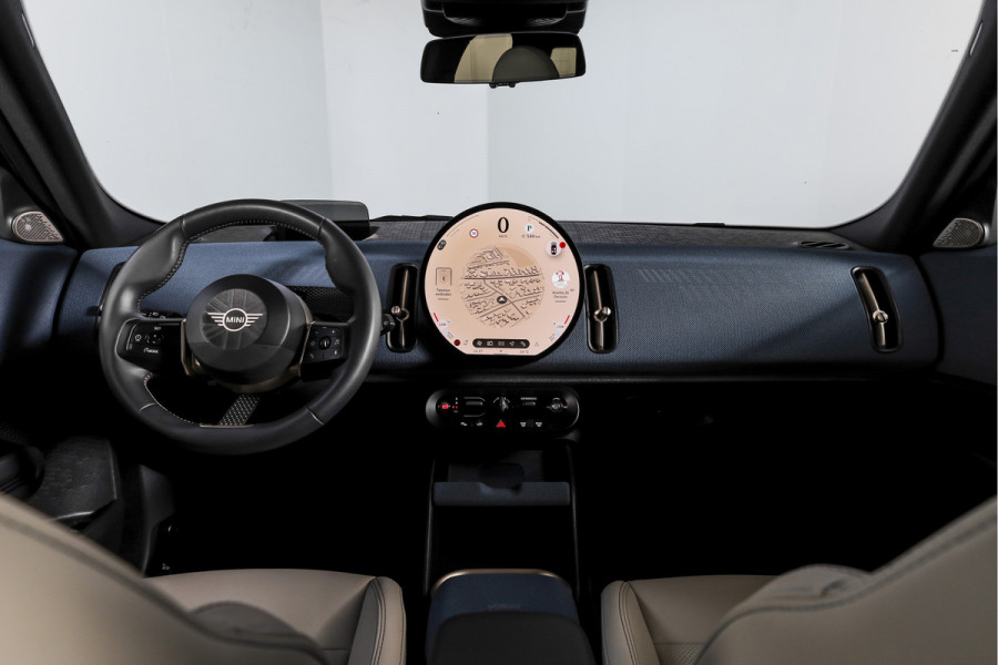 MINI Countryman 1.5 170 PK C Favoured XL Org. NL | S/K-Panodak | Elek. Trekhaak | Adapt. Cruise | Memory | Stoel-+Stuurverw. | Harman/Kardon | PDC | 360 Camera | NAV + App. Connect | ECC | Elek. Klep. | LM 19" |