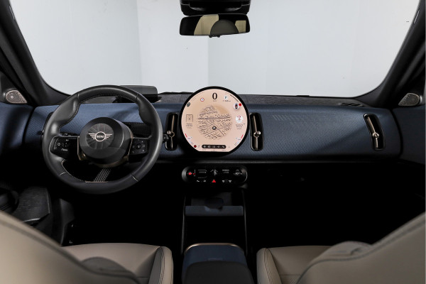 MINI Countryman 1.5 170 PK C Favoured XL Org. NL | S/K-Panodak | Elek. Trekhaak | Adapt. Cruise | Memory | Stoel-+Stuurverw. | Harman/Kardon | PDC | 360 Camera | NAV + App. Connect | ECC | Elek. Klep. | LM 19" |