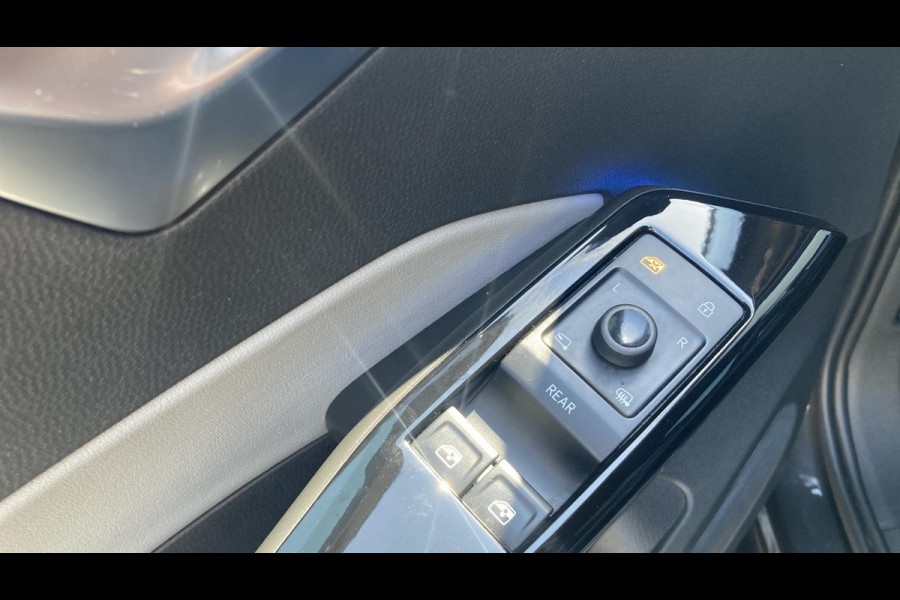 Volkswagen ID.3 First Plus 58 kWh 204pk | Camera | Stoelverwarming | IQ light | App Connect