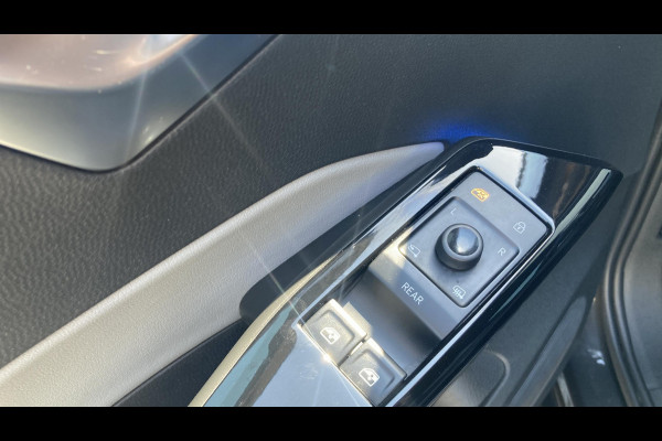 Volkswagen ID.3 First Plus 58 kWh 204pk | Camera | Stoelverwarming | IQ light | App Connect