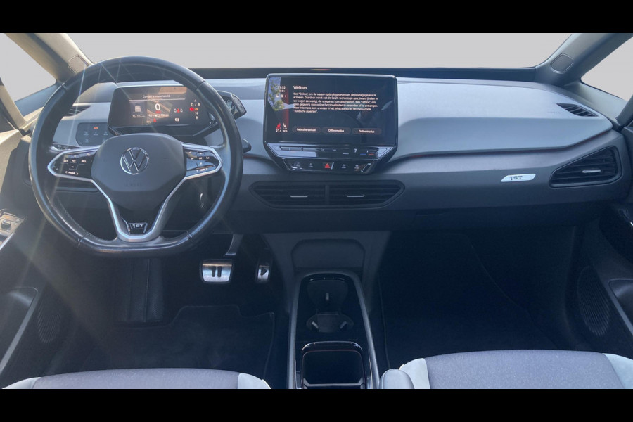 Volkswagen ID.3 First Plus 58 kWh 204pk | Camera | Stoelverwarming | IQ light | App Connect