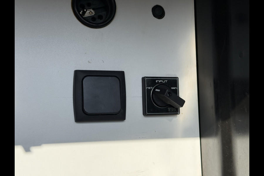Iveco Daily 35C21 3.0 210 PK AUTOMAAT L3H2 N1 / MOTORSPORT INRICHTING / LUIFEL / LUCHTSLANG / DUBBEL LUCHT / 3-ZITS