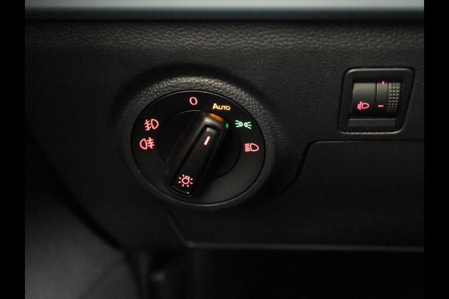 Seat Ibiza Style Plus 1.0 EcoTSI 95 PK | Midnight Black Metallic | Apple Carplay | Park Assist | Cruise Control