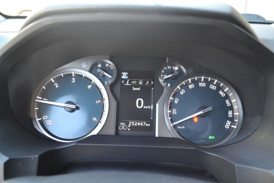 Toyota Land Cruiser 150 2.8 D-4D-F Executive Window Van
